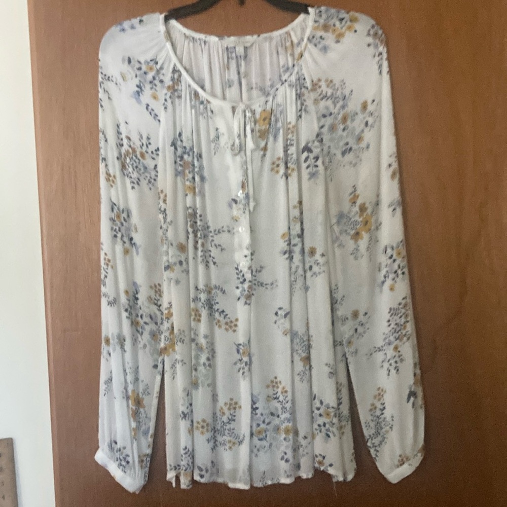 Lucky Brand Pleated Long Sleeve Blouse in White and Gray
